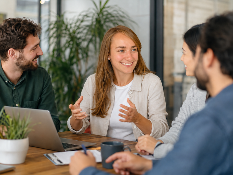 Kolleginnen und Kollegen im gemeinsamen Business-English-Training